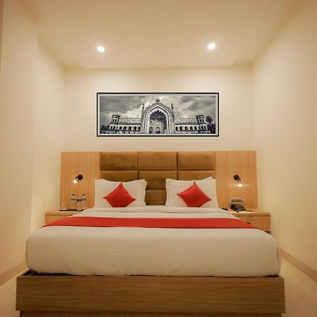 The Royal Legacy Hotell Lucknow Exteriör bild