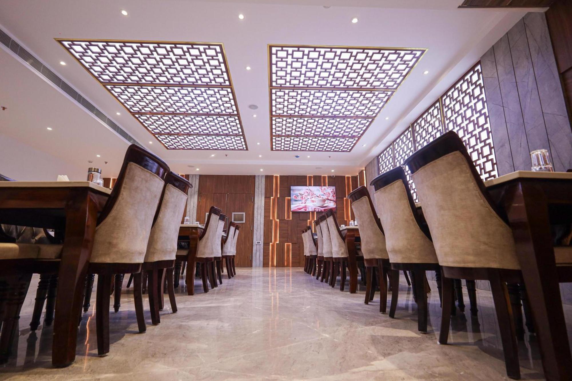 The Royal Legacy Hotell Lucknow Exteriör bild