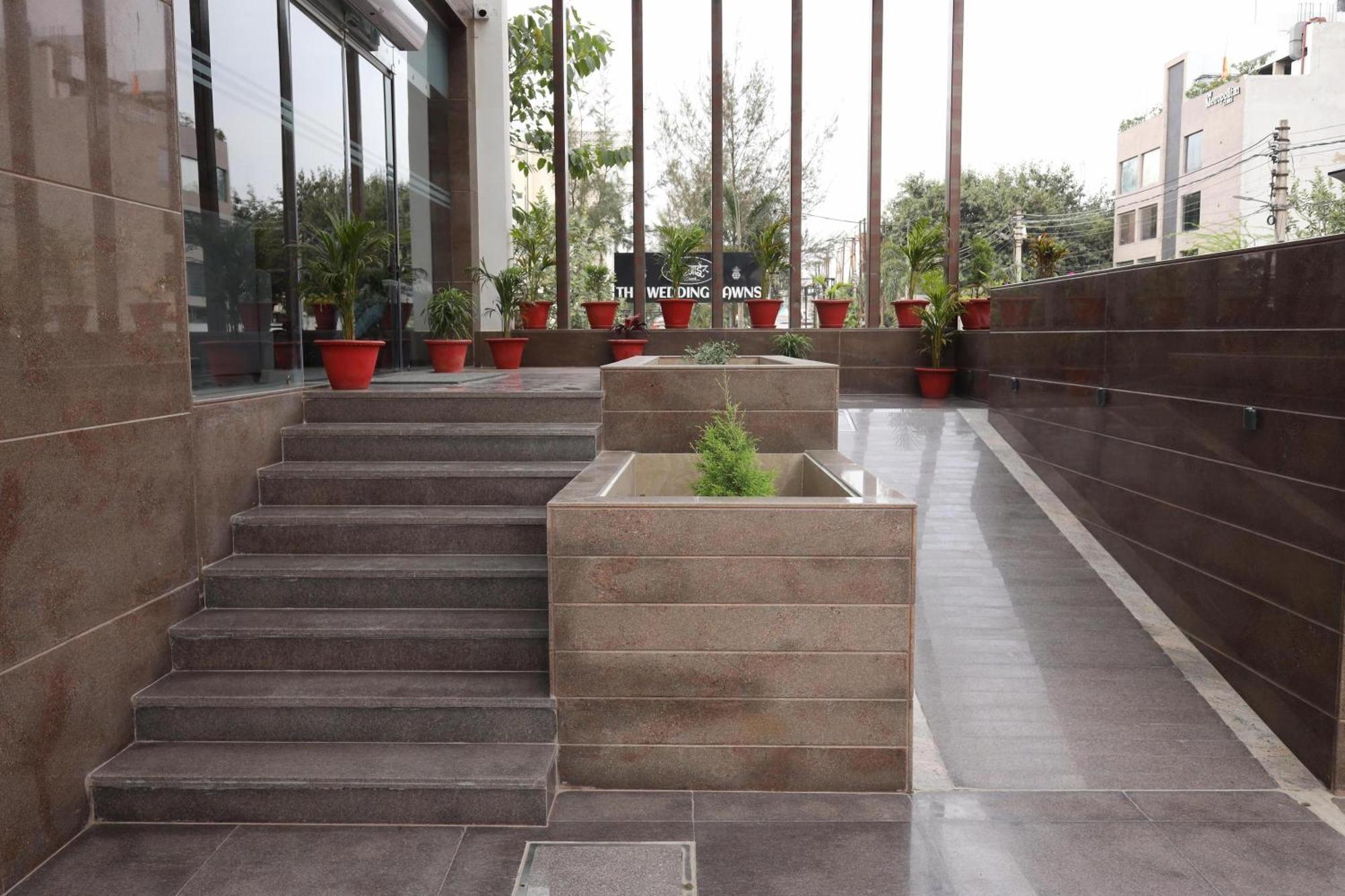 The Royal Legacy Hotell Lucknow Exteriör bild