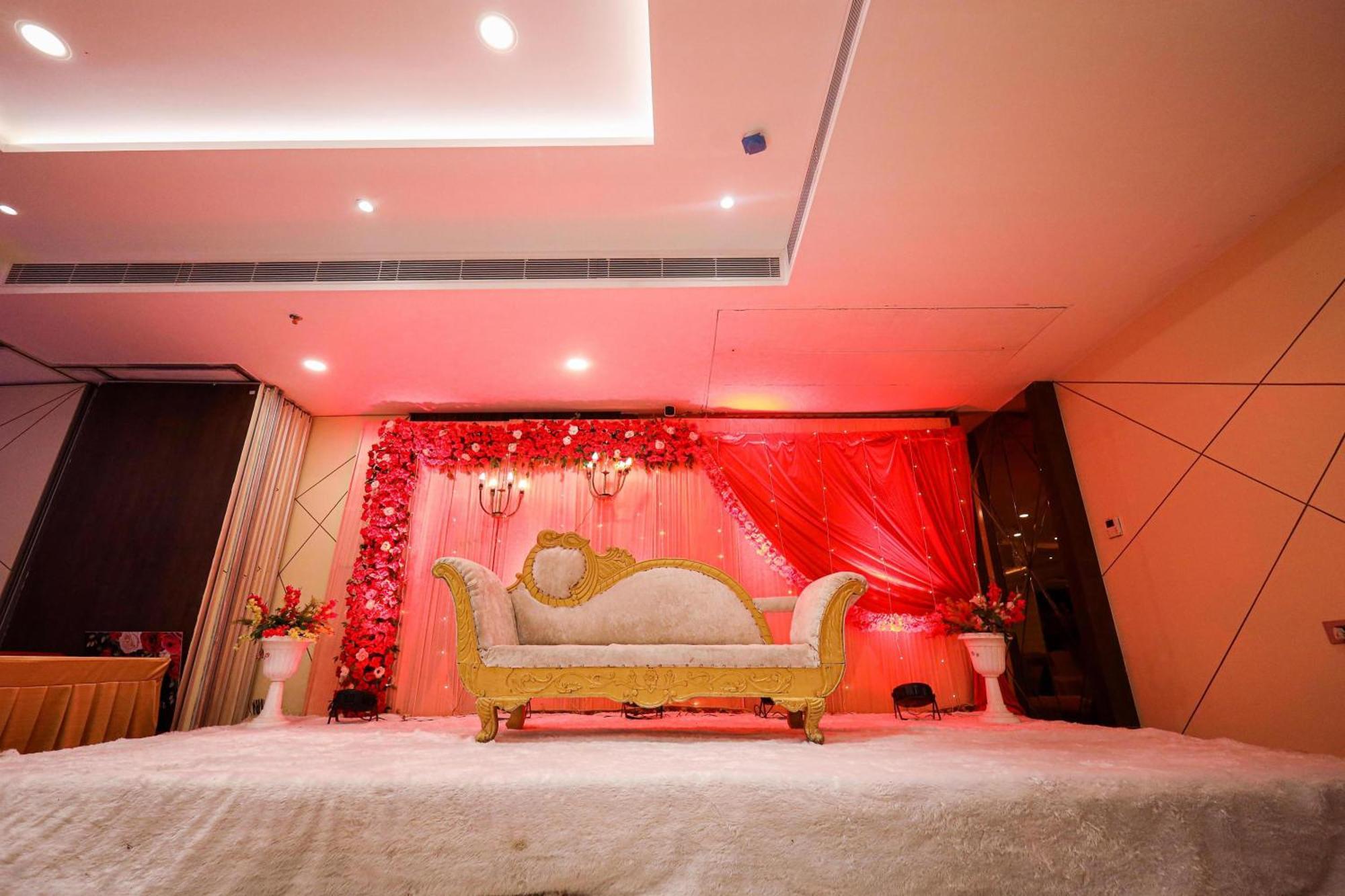 The Royal Legacy Hotell Lucknow Exteriör bild