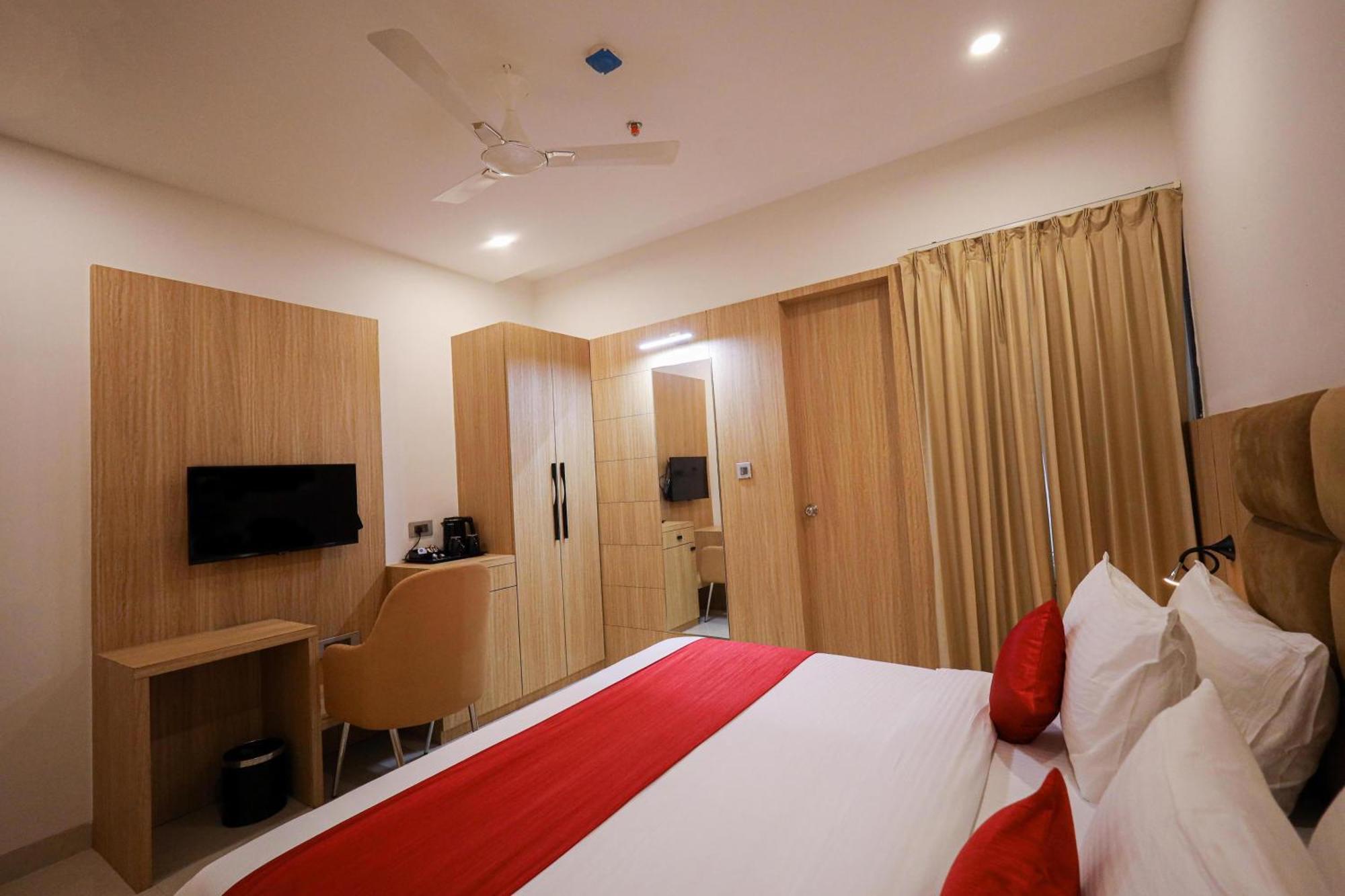 The Royal Legacy Hotell Lucknow Exteriör bild