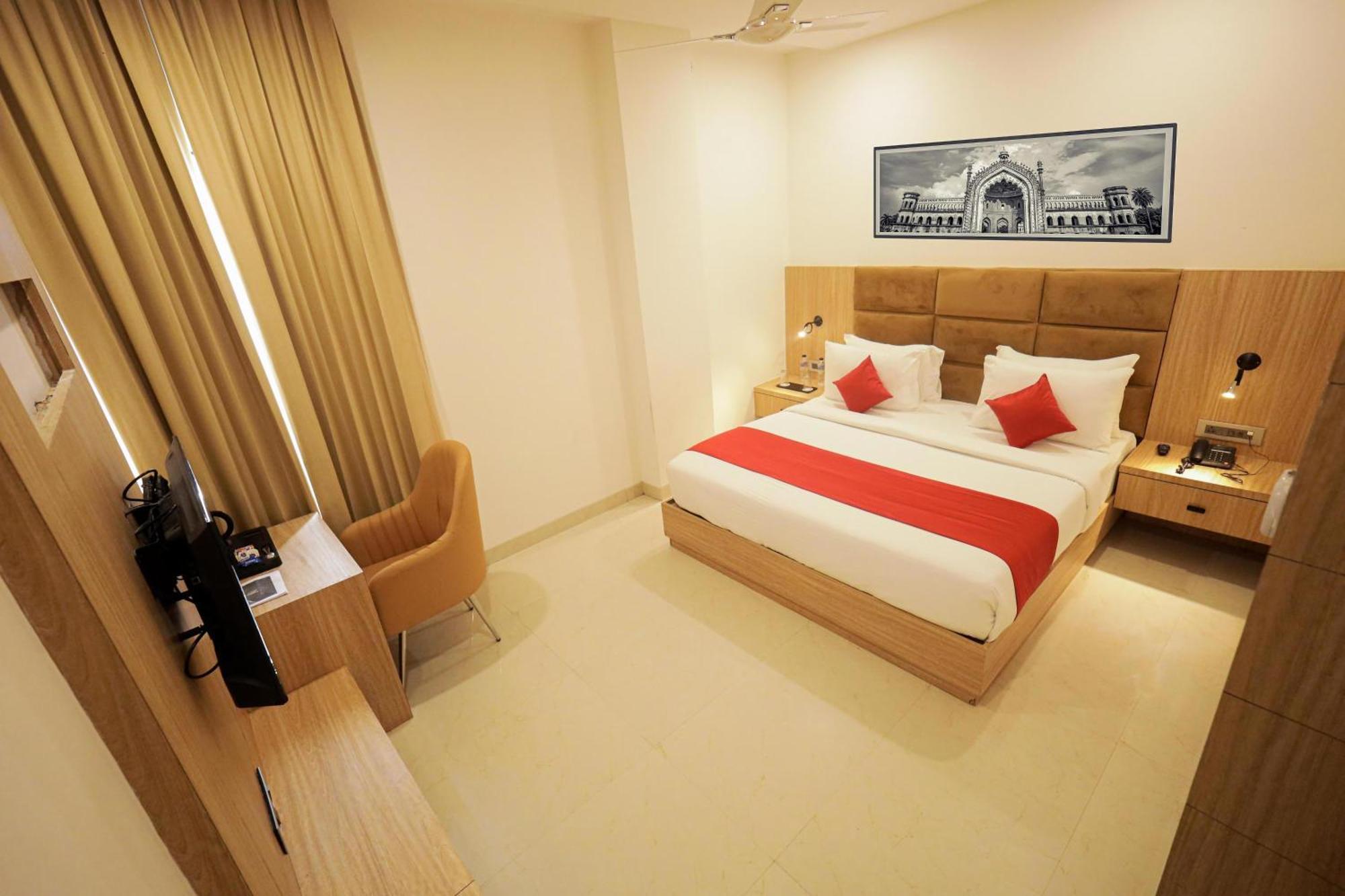 The Royal Legacy Hotell Lucknow Exteriör bild