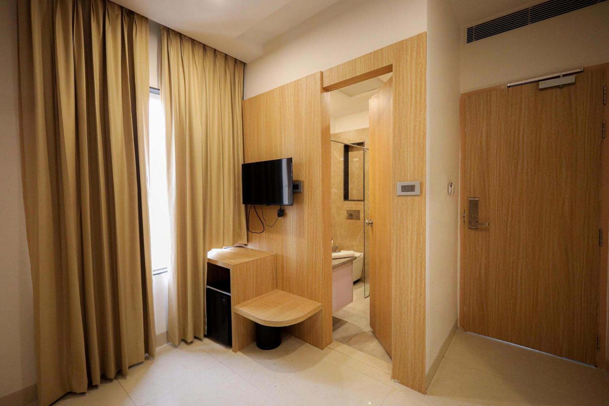 The Royal Legacy Hotell Lucknow Exteriör bild