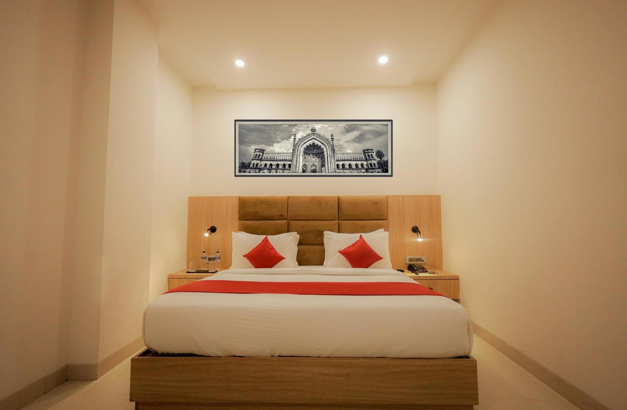 The Royal Legacy Hotell Lucknow Exteriör bild