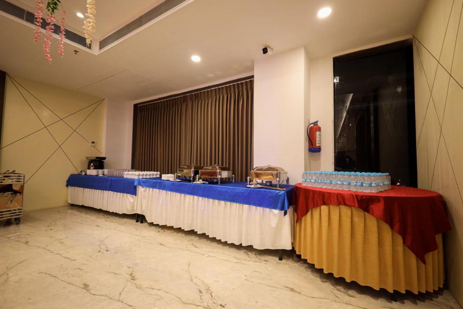 The Royal Legacy Hotell Lucknow Exteriör bild