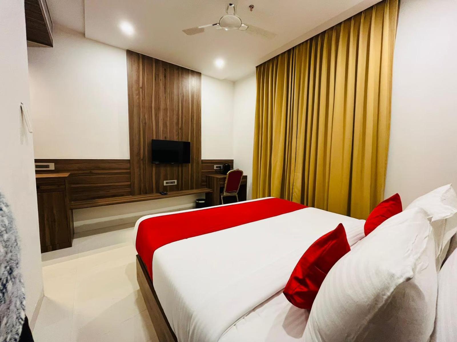 The Royal Legacy Hotell Lucknow Exteriör bild