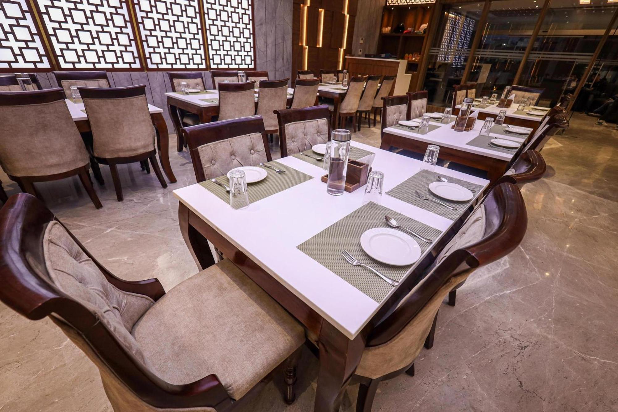 The Royal Legacy Hotell Lucknow Exteriör bild