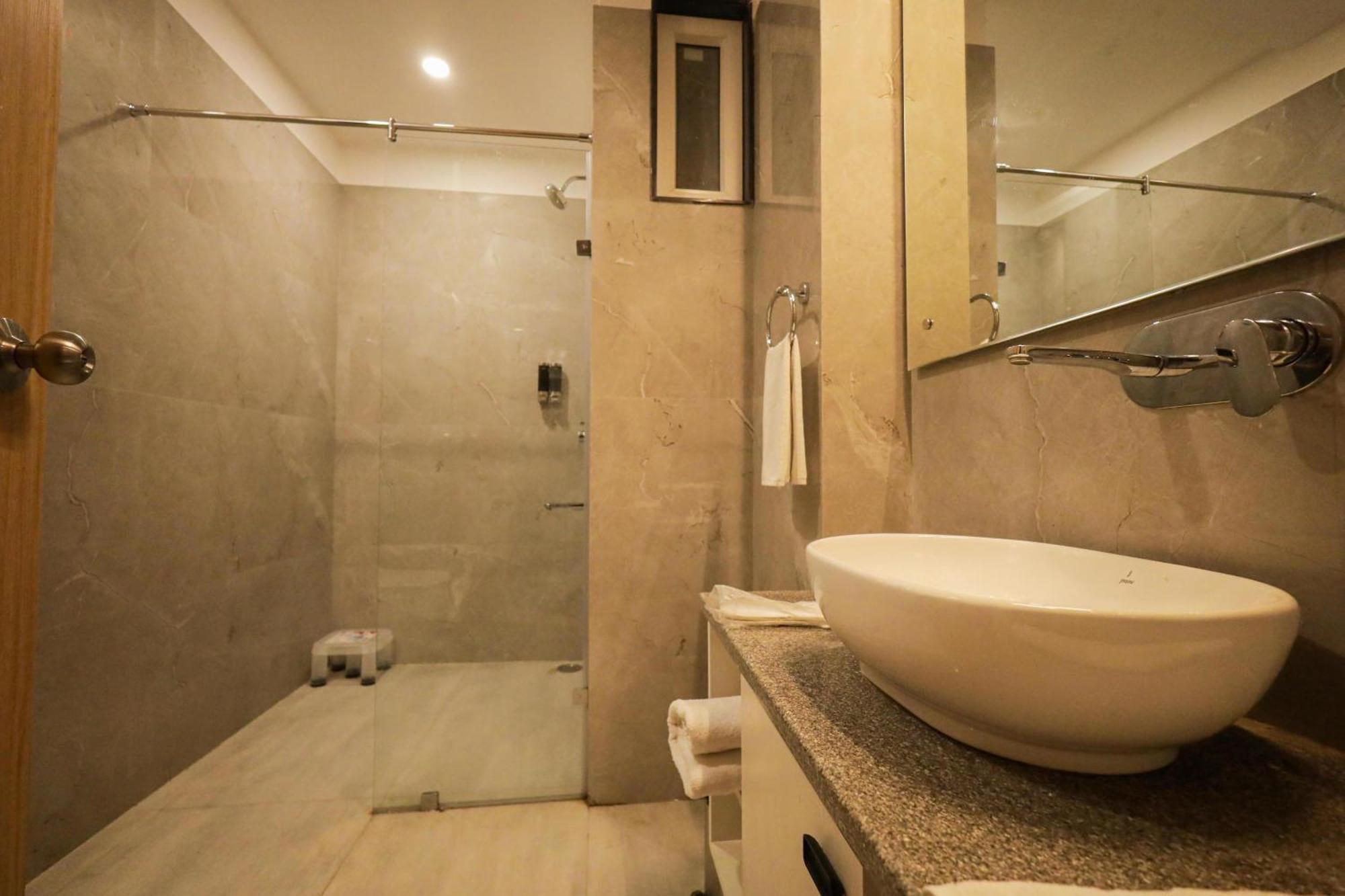 The Royal Legacy Hotell Lucknow Exteriör bild