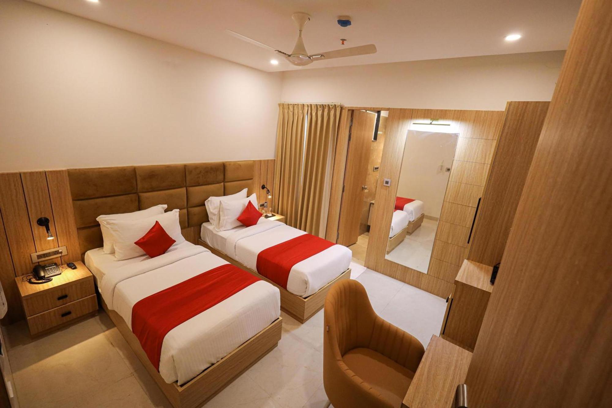 The Royal Legacy Hotell Lucknow Exteriör bild