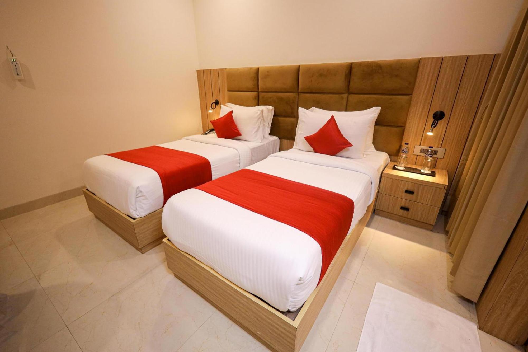 The Royal Legacy Hotell Lucknow Exteriör bild