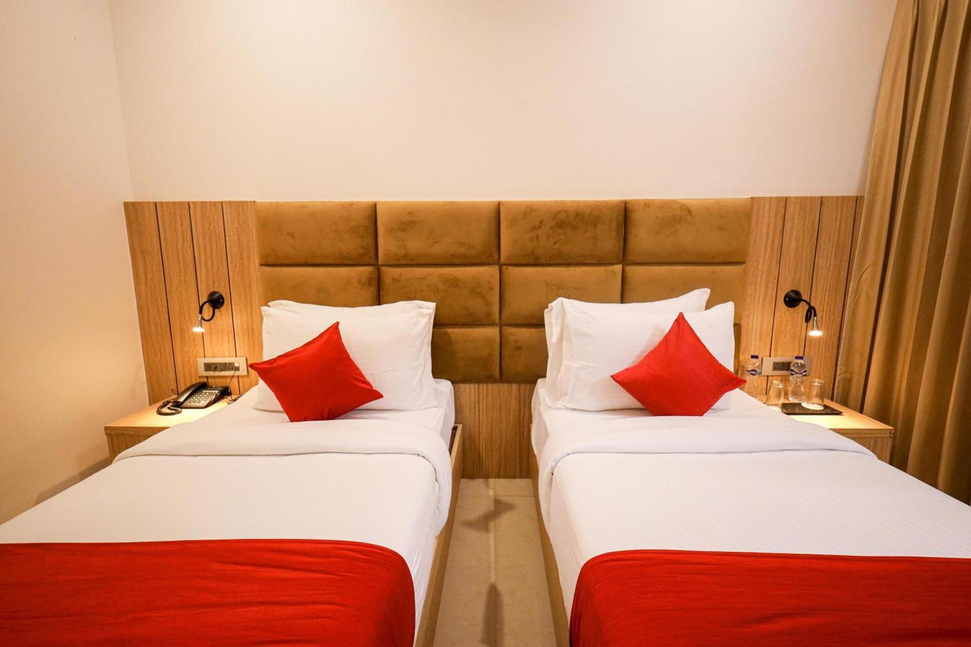 The Royal Legacy Hotell Lucknow Exteriör bild