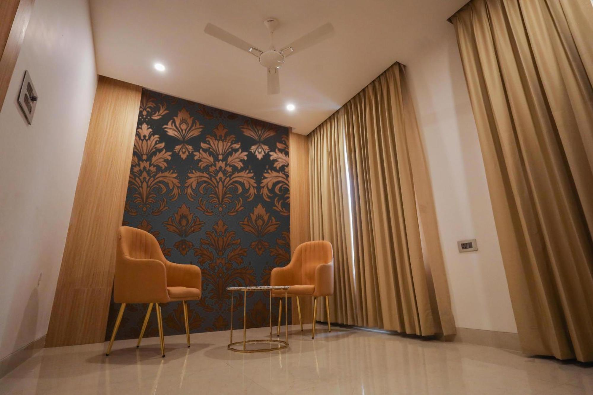 The Royal Legacy Hotell Lucknow Exteriör bild
